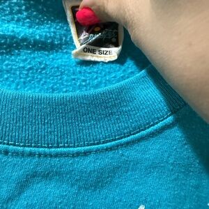 Unisex 90s Vintage Teal, White and Purple Winter Scene Crewneck Sweater, size L